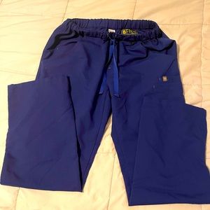 Figs scrub pants in Winning Blue, size medium petite